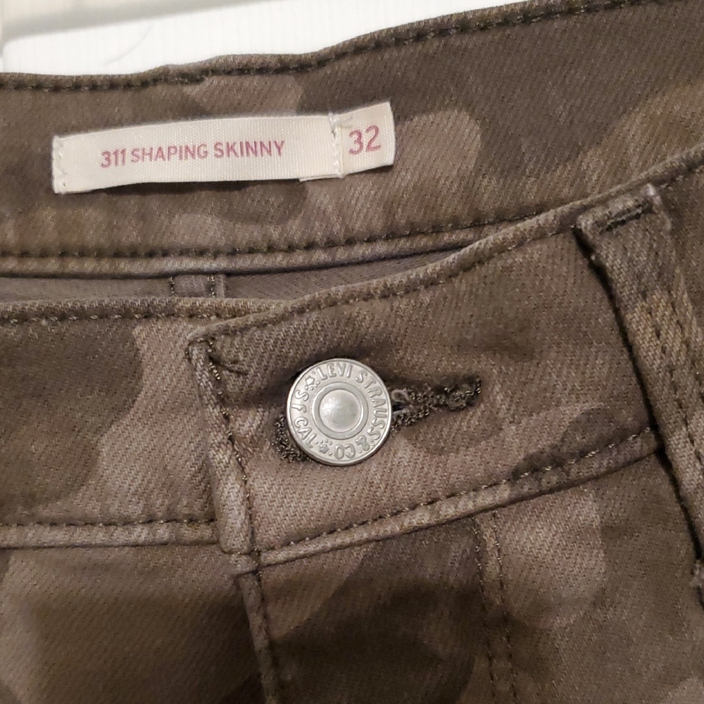 Levi's 311 Shaping Skinny Jeans in Brown Camouflage - Picture 5 of 5